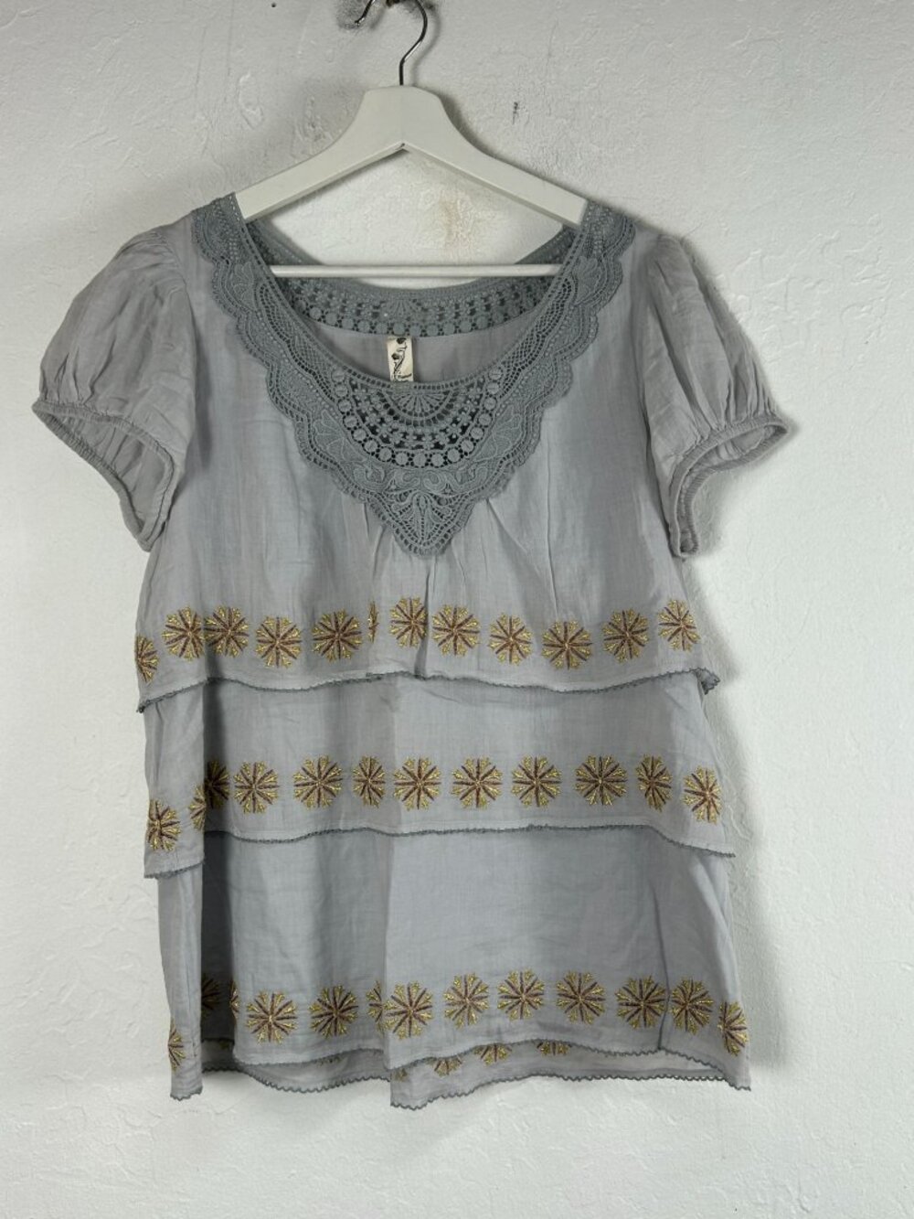 Floreat Womens Gray Embroidered Tiered Top Size 10 Short Sleeve Boho Casual